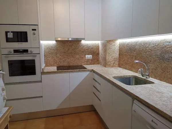Cocina independiente renovada y totalmente equipada