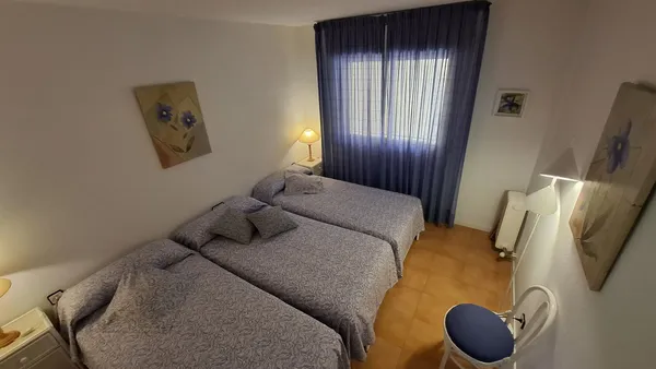 Segundo dormitorio con las camas separadas