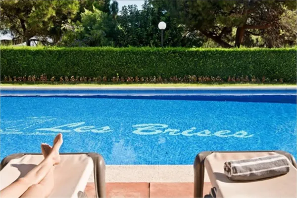 Piscina comunitaria de Les Brises